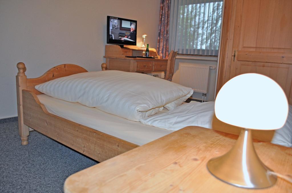 Hellmanns Hotel Bremers Bauerndiele Wiefelstede Chambre photo